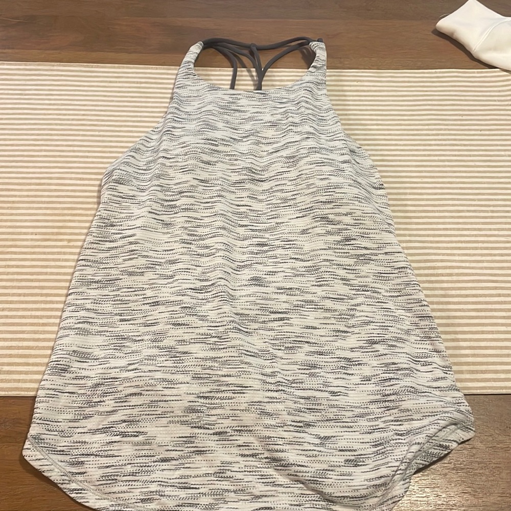 Lululemon yoga tank size 4